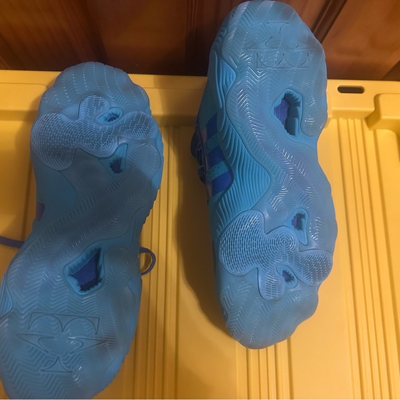 adidas Men's Trae Young 3 Athletic Shoes - Picture 6 of 6